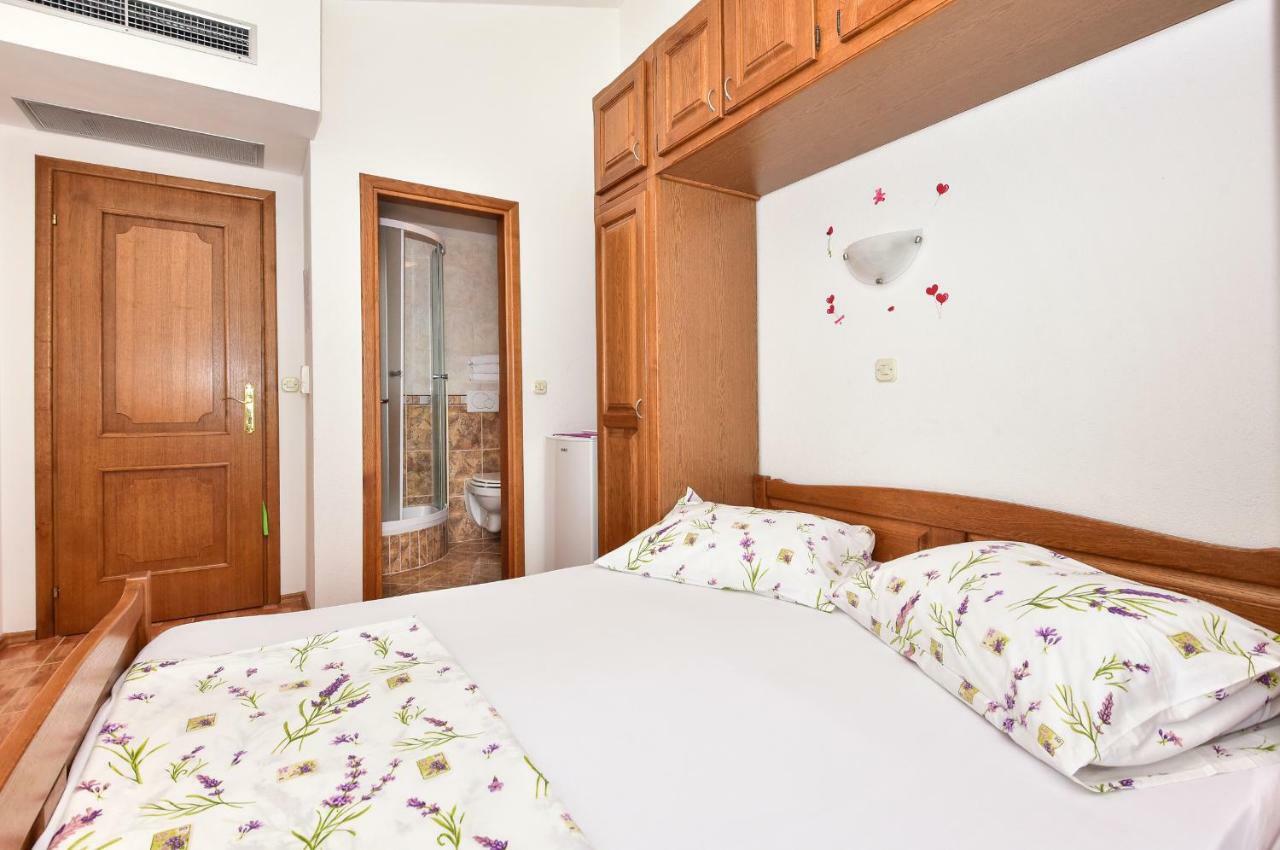 Apartmani Roso มาคาร์สกา ภายนอก รูปภาพ