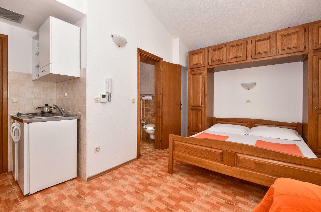 Apartmani Roso มาคาร์สกา ภายนอก รูปภาพ