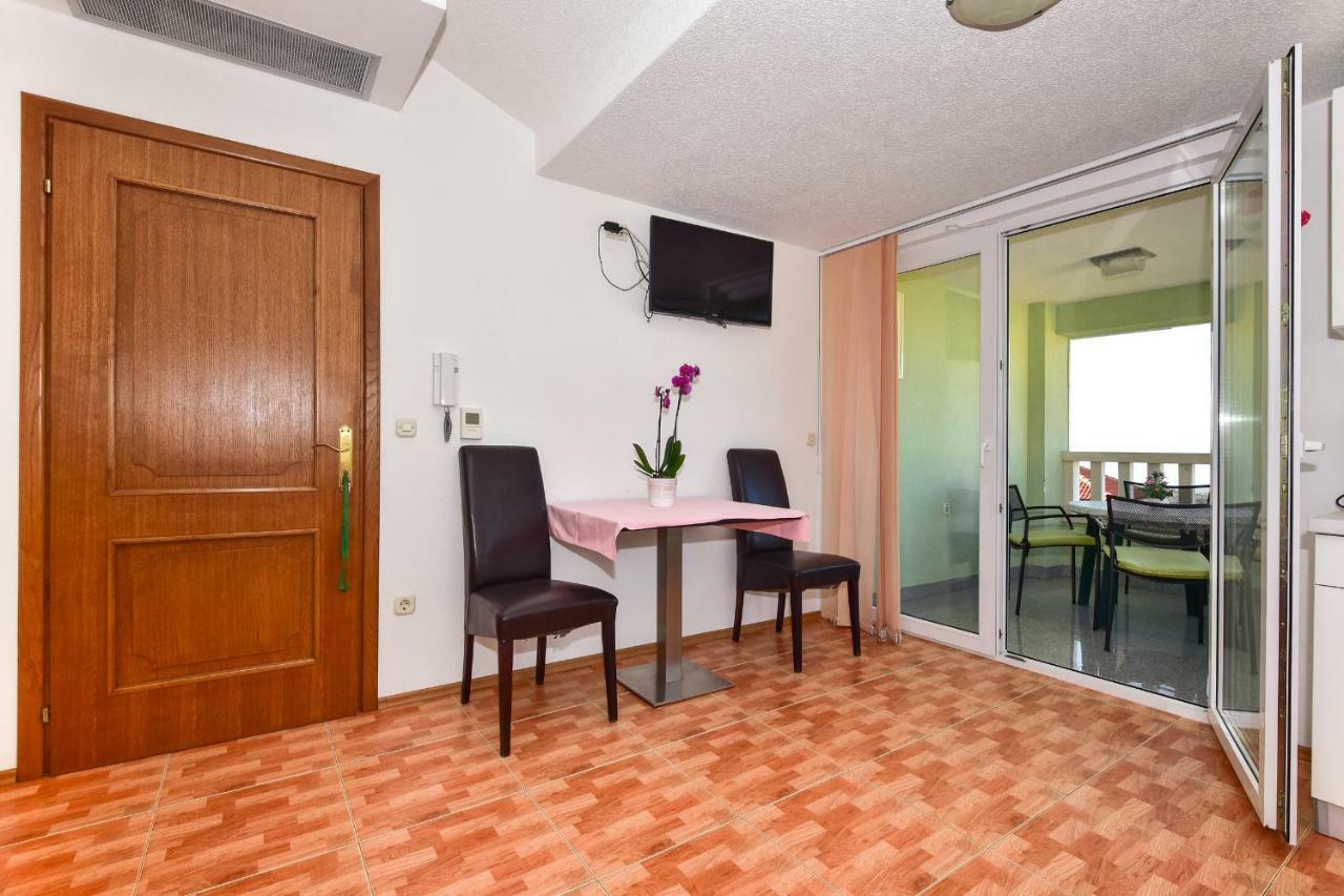 Apartmani Roso มาคาร์สกา ภายนอก รูปภาพ